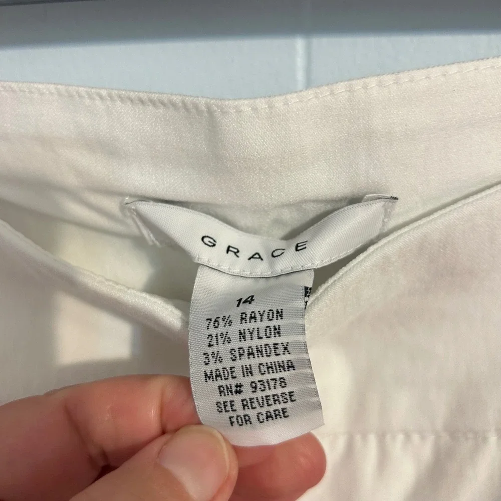 Grace‎ White Bermuda Shorts Womens 14 NWT Pull On Stretch Rayon Blend Side Slit